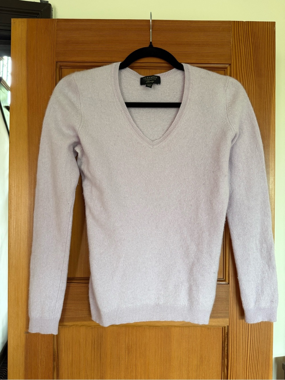 cashmere neck sweater in light lavender
